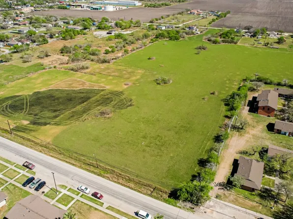 1 Avenue C, Taft, TX 78390