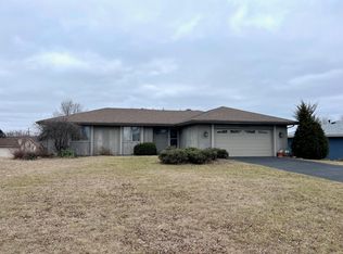 5469 Sunbird Dr, Loves Park, IL 61111
