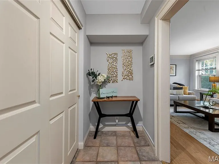 5510 Waterman Blvd #202 — Photo 12