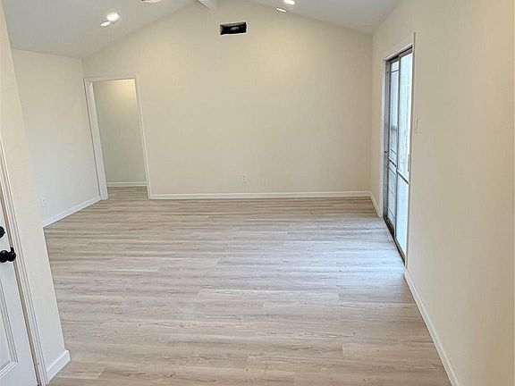 5th image of 15302 Corsair Rd