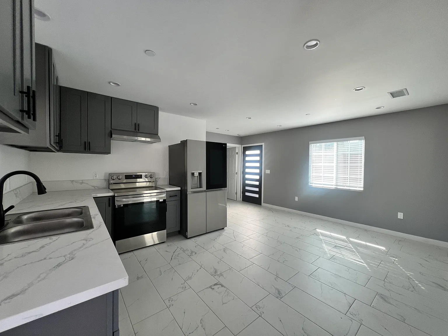 Modern 2-Bedroom Bungalow in El Sereno ? Brand New with Private Patio — Photo 2
