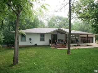 657 Heritage Dr, Mackinaw, IL 61755