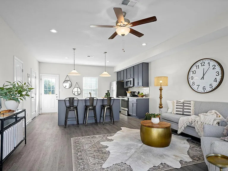 401 Victory Rd — Photo 10
