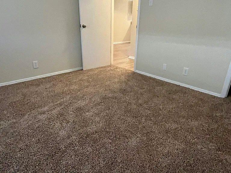 909 Betsy Ross Dr #B — Photo 18