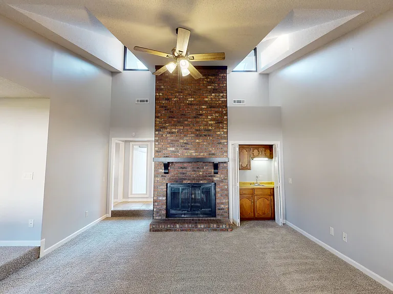 112 Oakland Dr — Photo 3