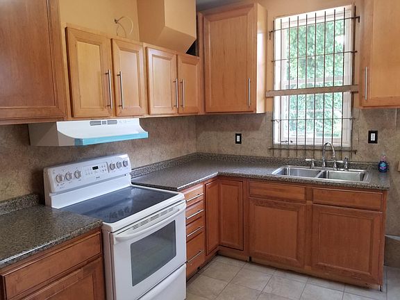 3rd image of 1136 W Glenwood Ave