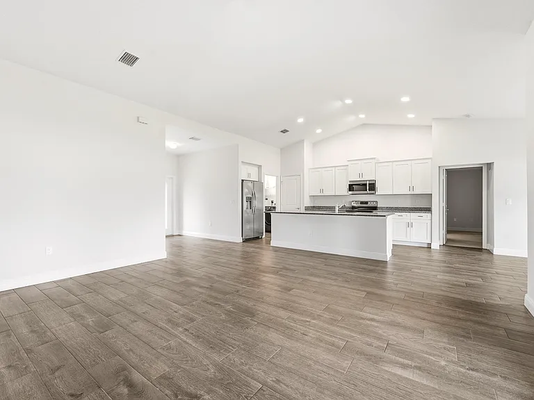 1692 SW Alvaton Ave — Photo 9