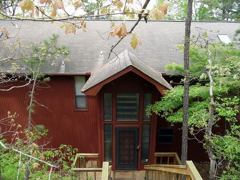 1st image of 140 Lake Harbor Cir