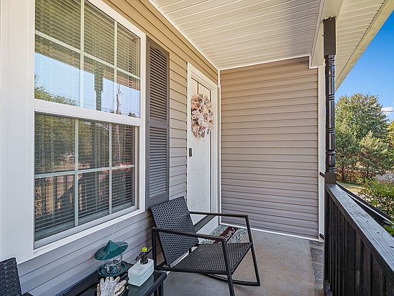 4th image of 56 Bellewood Dr