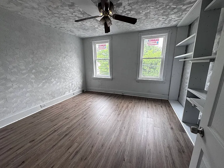 1323 Berryhill St #1 — Photo 5