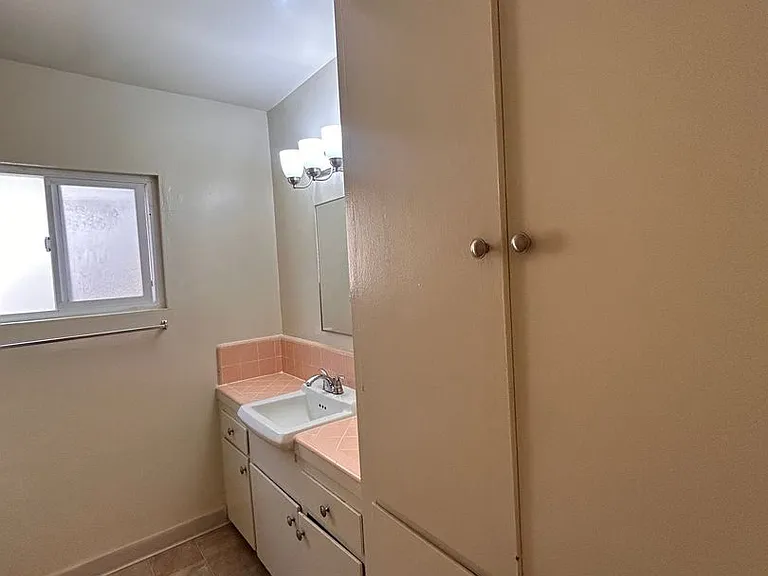521 S Grevillea Ave — Photo 16