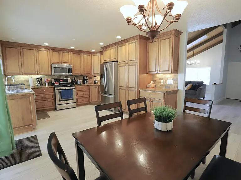 25225 York Cir — Photo 5