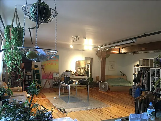 Rented by R New York | media 77