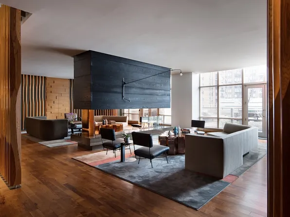 450 West 42nd Street image 12 of 21