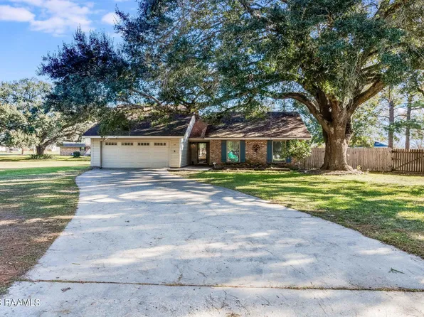 106 Legacy Ln, Youngsville, LA 70592