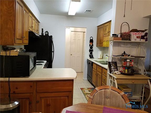 3rd image of 5533 Cresthaven Ln APT 3