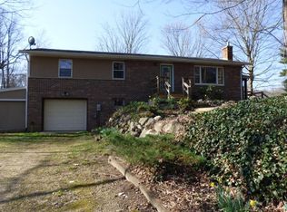 9480 Columbia Rd, Dowagiac, MI 49047