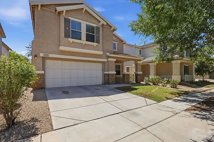 3 bed, 2.5 bath, 2090 sqft, $2,395 — Photo 3