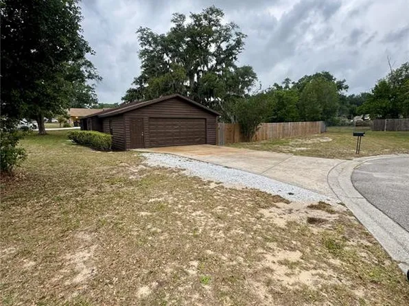 610 King Henry Ct, Seffner, FL 33584