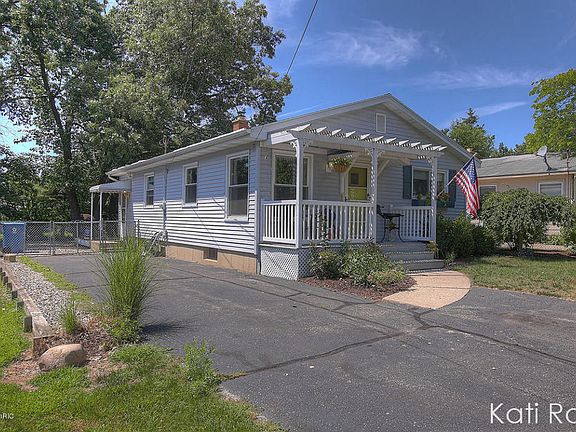 2nd image of 3707 Vineyard Ave NE