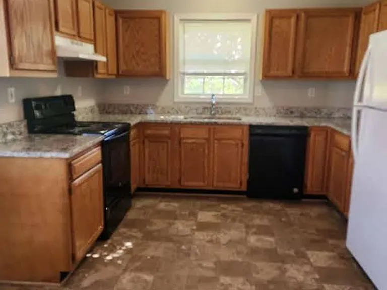 1760 Birch Dr — Photo 3