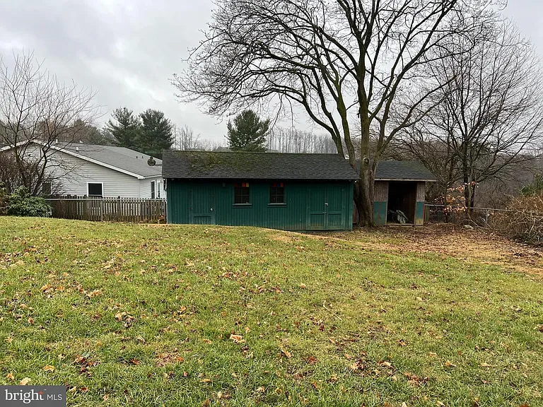 810 Wisteria Dr — Photo 38