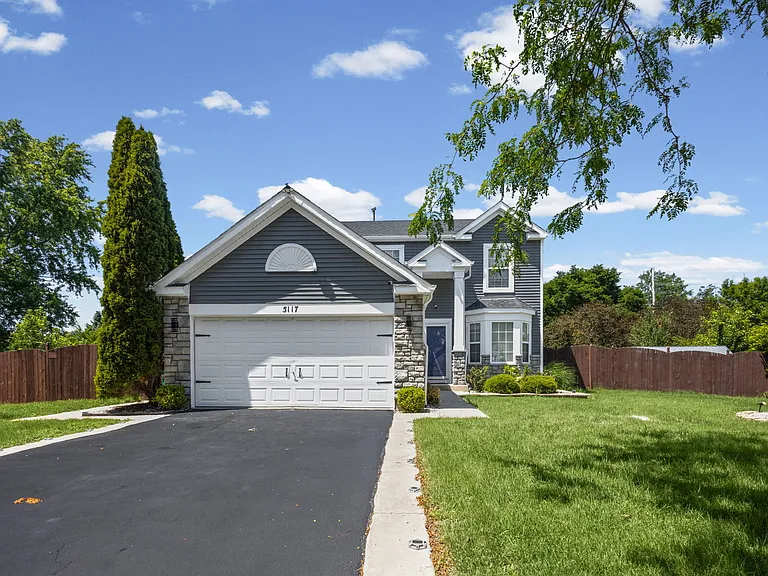 5117 Woodmere Ct — Photo 2