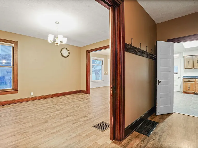 76 Commodore St — Photo 5