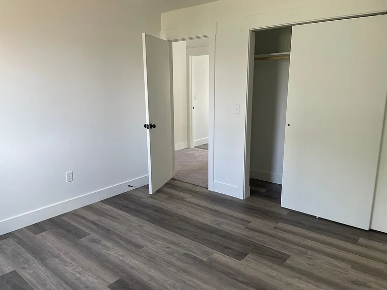 1008 W Charlotte St — Photo 16