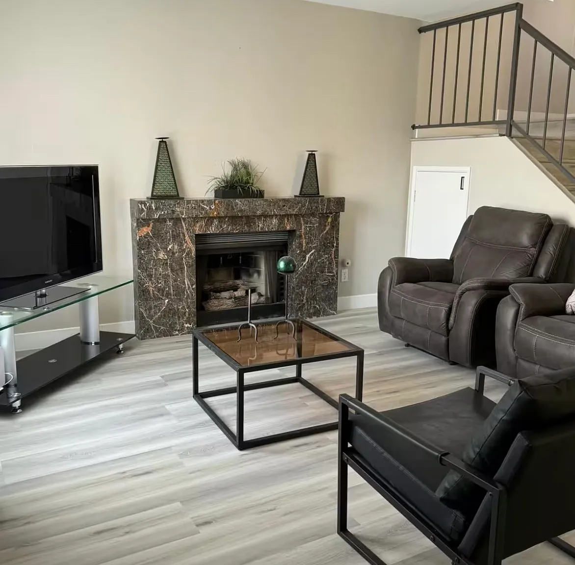 4 bed, 2000 sqft, $2,555 — Photo 1