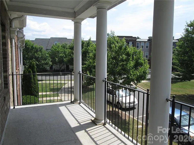9916 Evergreen Terrace Dr — Photo 24