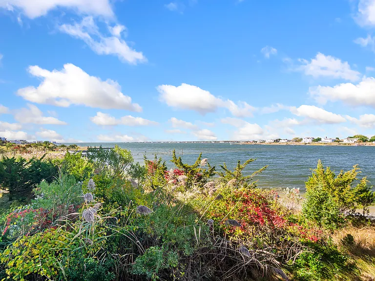 260 Dune Rd — Photo 18
