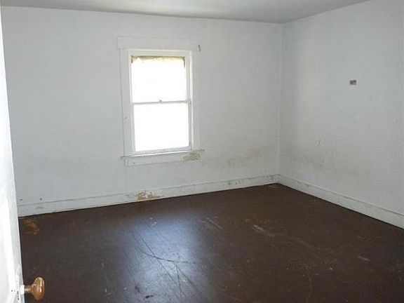 2nd image of 3607 E 3rd St