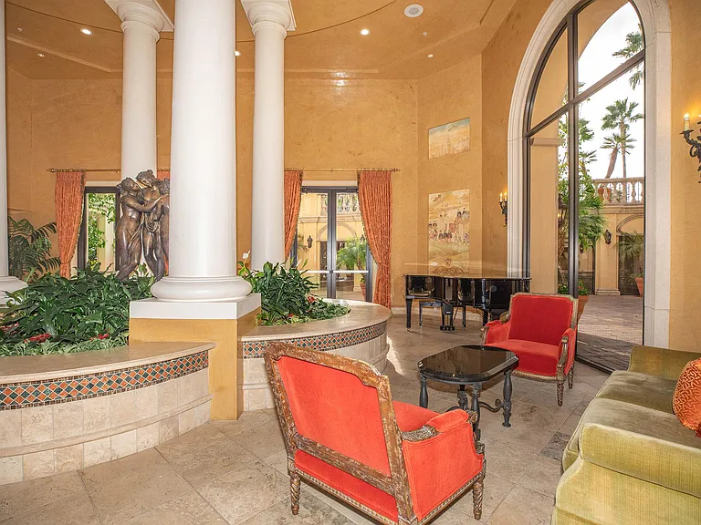 ELEGANCE THAT SURROUNDS YOU