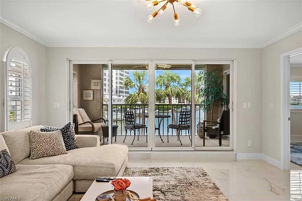 2 bed, 2.0 bath, 1221 sqft, $11,495 — Photo 4