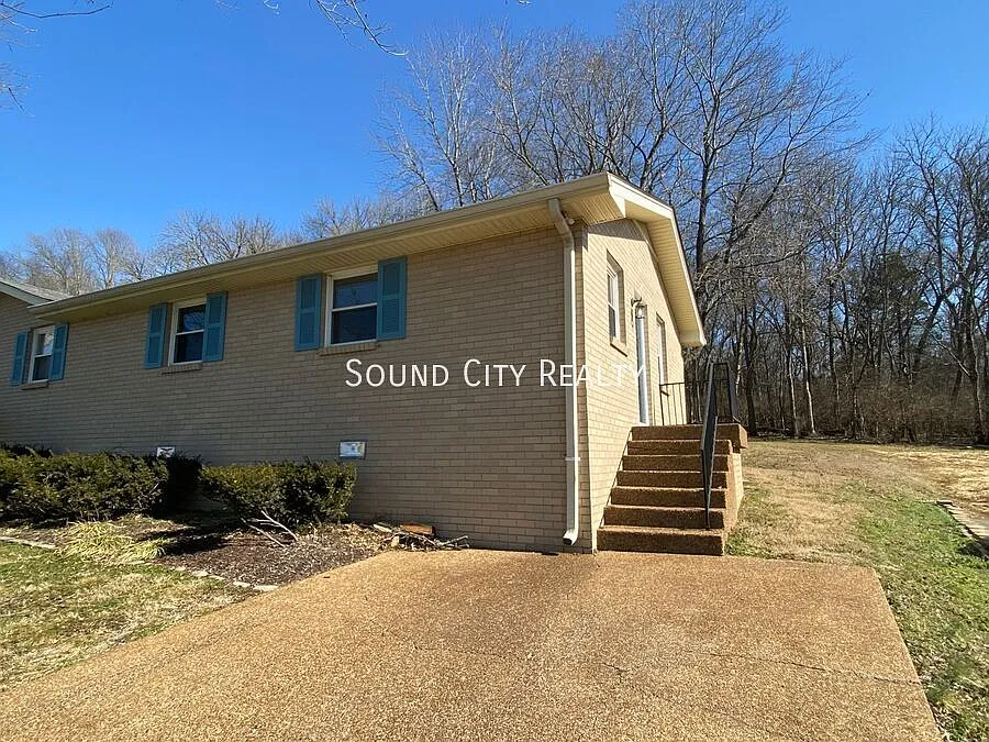 Building Photo - 923B Oak Vale