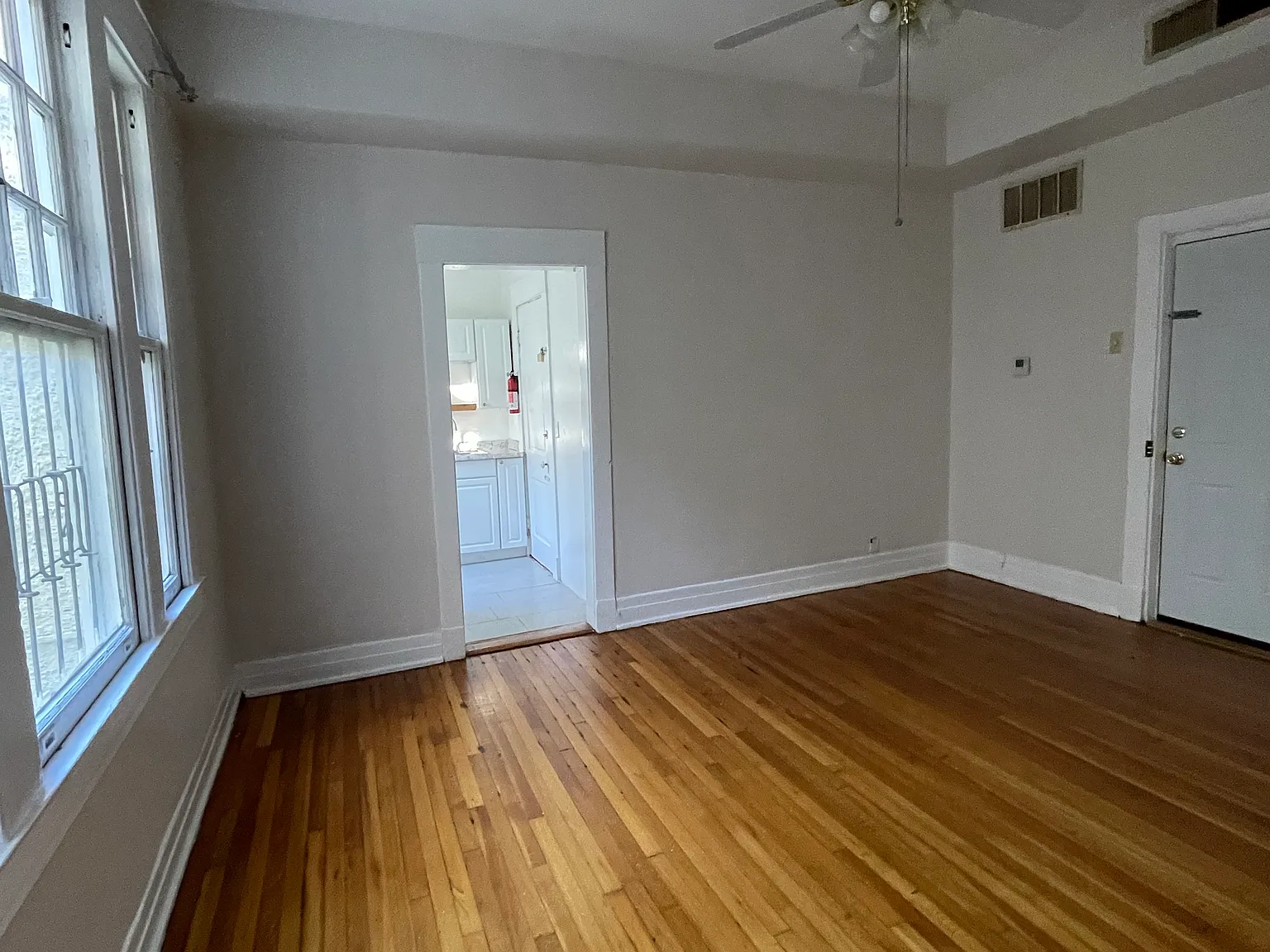 1 bed, 750 sqft, $1,295 — Photo 2