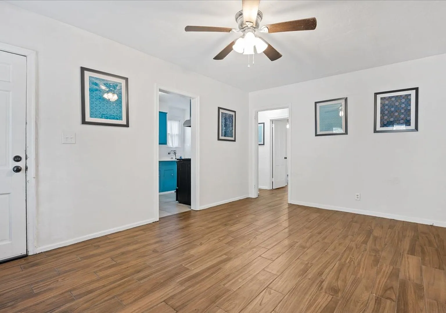Charming Duplex Near Daffin Park with Private Fenced Yard and Off-Street Parking — Photo 4