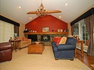 380 Bread And Cheese Hollow Rd, Northport, NY 11768