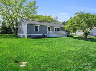 54 E Silverleaf Dr, Hendersonville, NC 28739