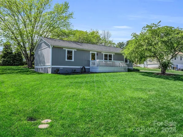 54 E Silverleaf Dr, Hendersonville, NC 28739