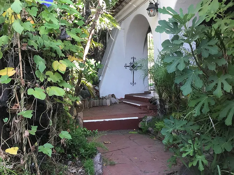 4350 York Blvd — Photo 2