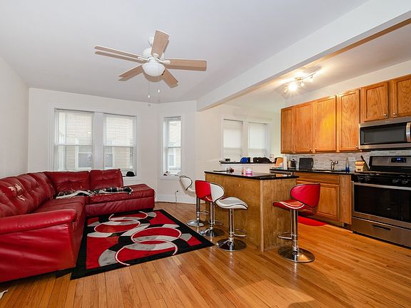 4th image of 6319 N Artesian Ave