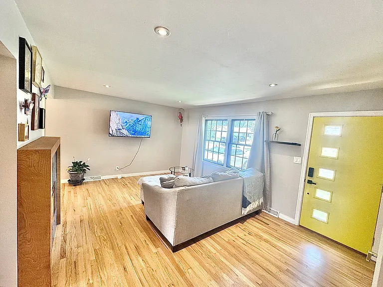319 E 100th Ter — Photo 19