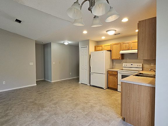 3rd image of 22 Wellwood Ln