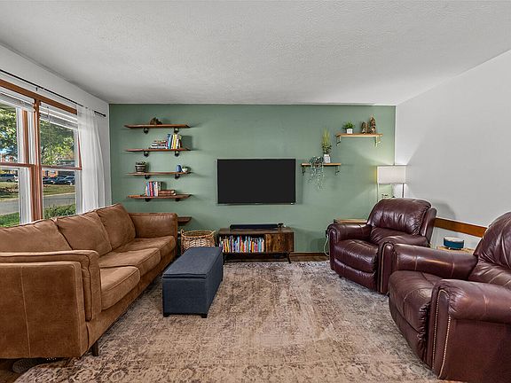 5th image of 1400 W Loren Street