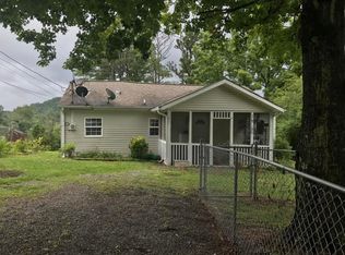 823 Hen Valley Rd, Oliver Springs, TN 37840