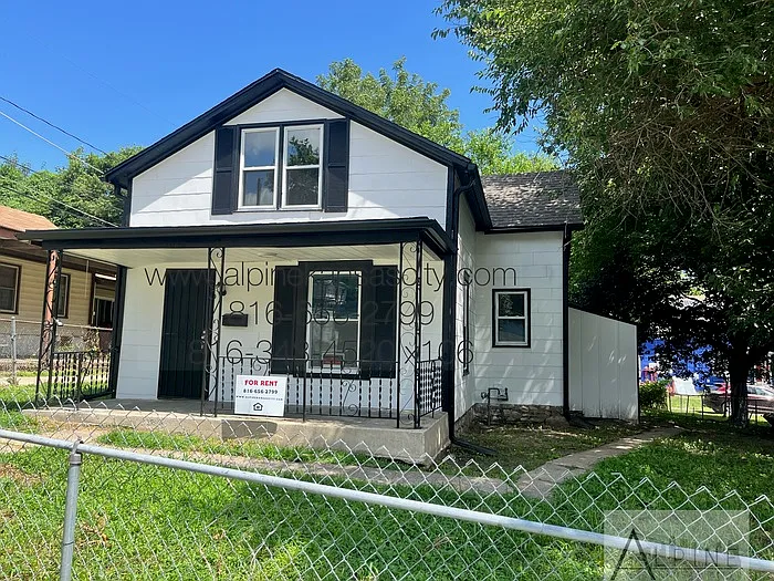 4 bed, 1.0 bath, 950 sqft, $1,150 — Photo 2