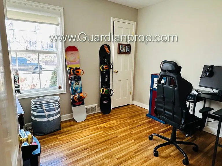 2748 Vernon Ave S — Photo 3