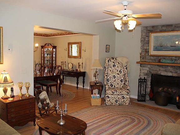 2nd image of 42 Orchard Grove Ln